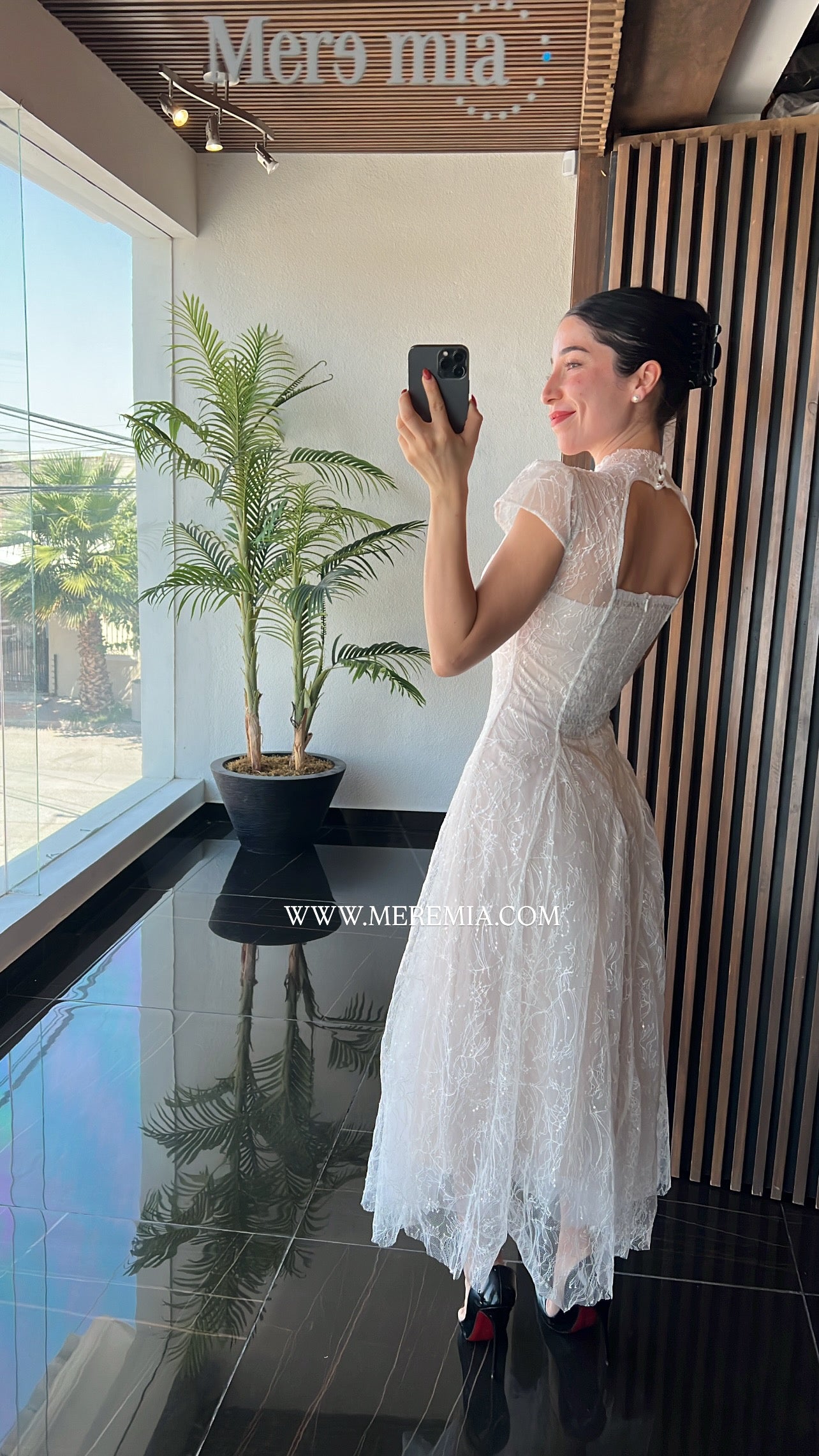 Vestido encaje manga corta