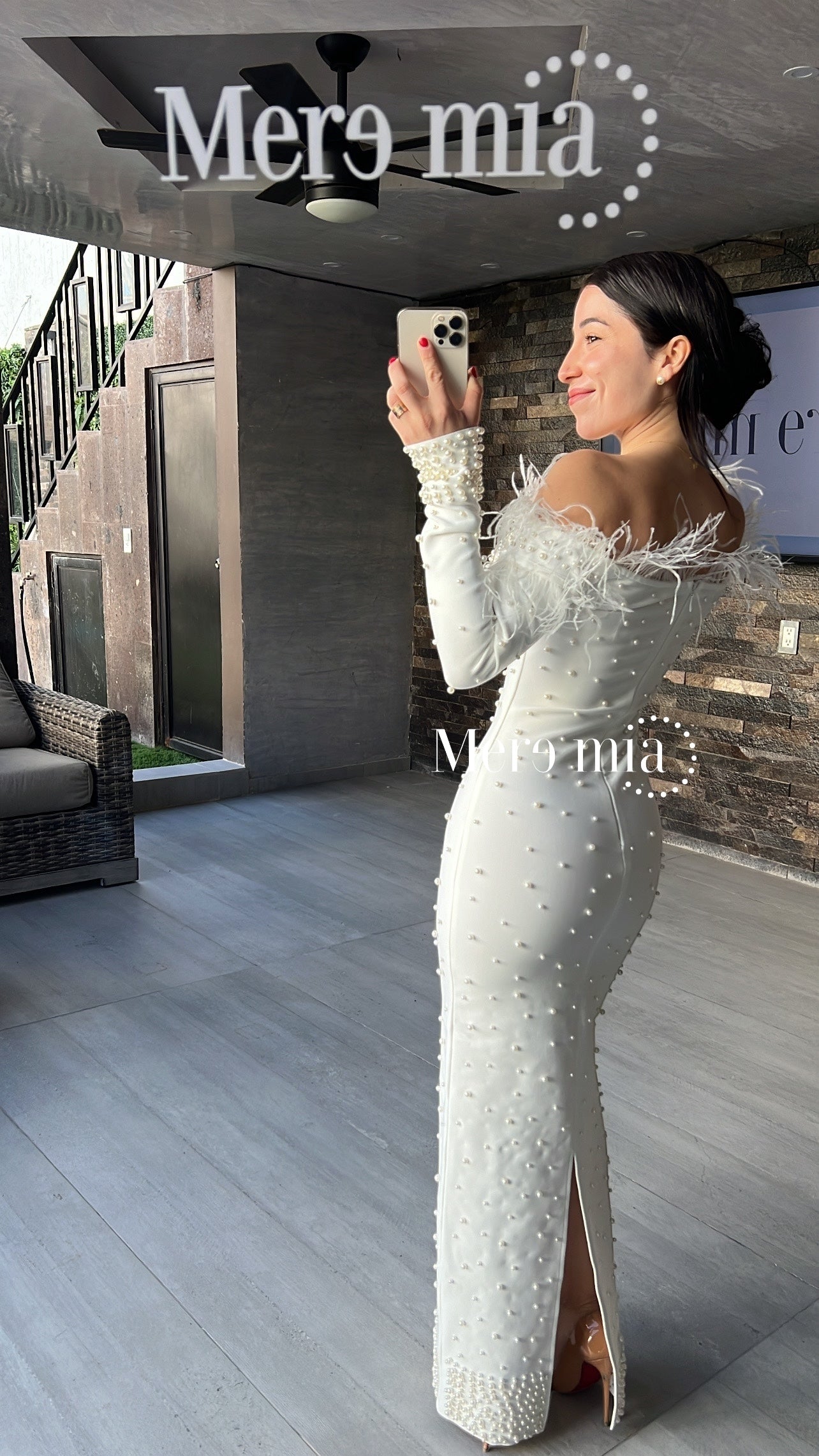 vestido blanco largo plumas