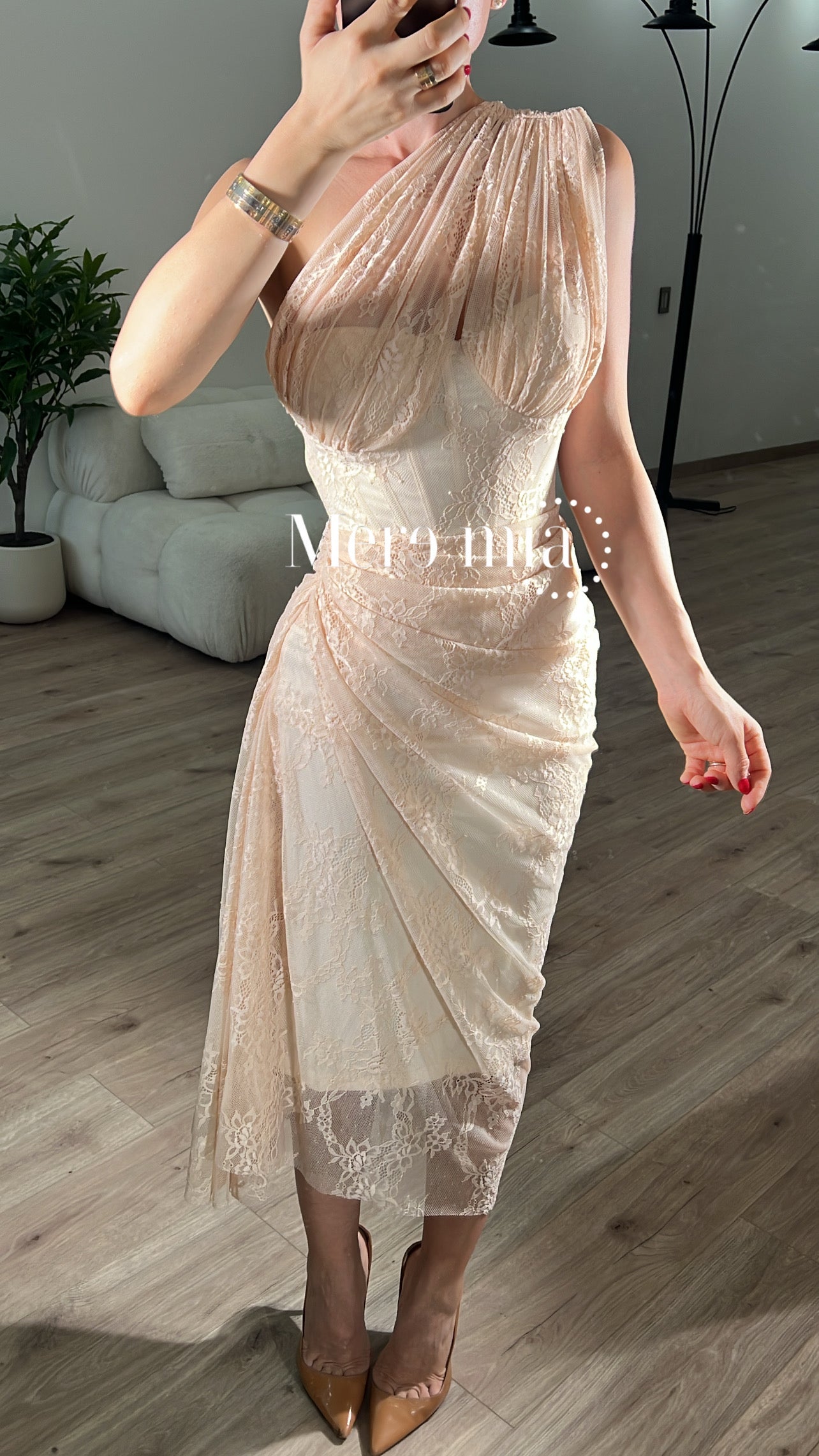 Vestido encaje copas hombro