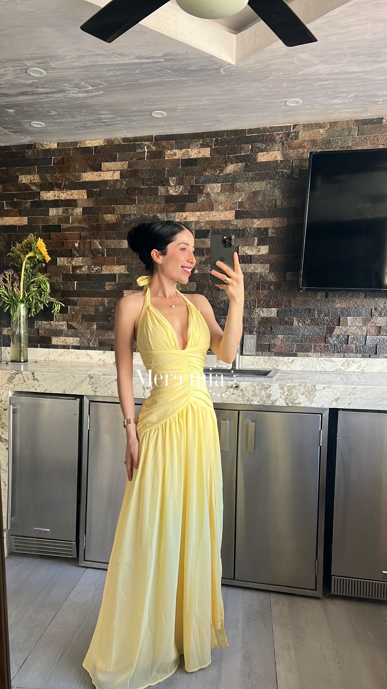 Vestido amarillo plisado largo