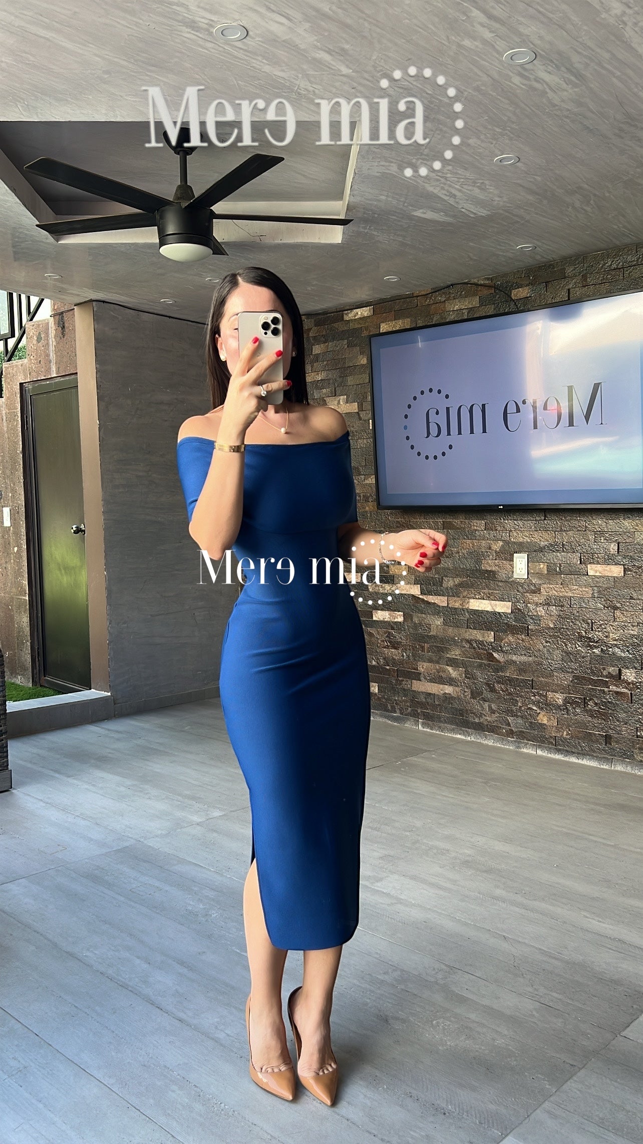 Vestido azul marino hombros olan