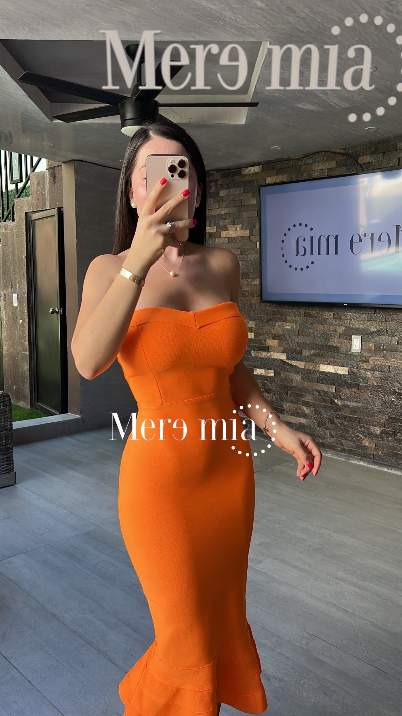 Vestido naranja olan abajo