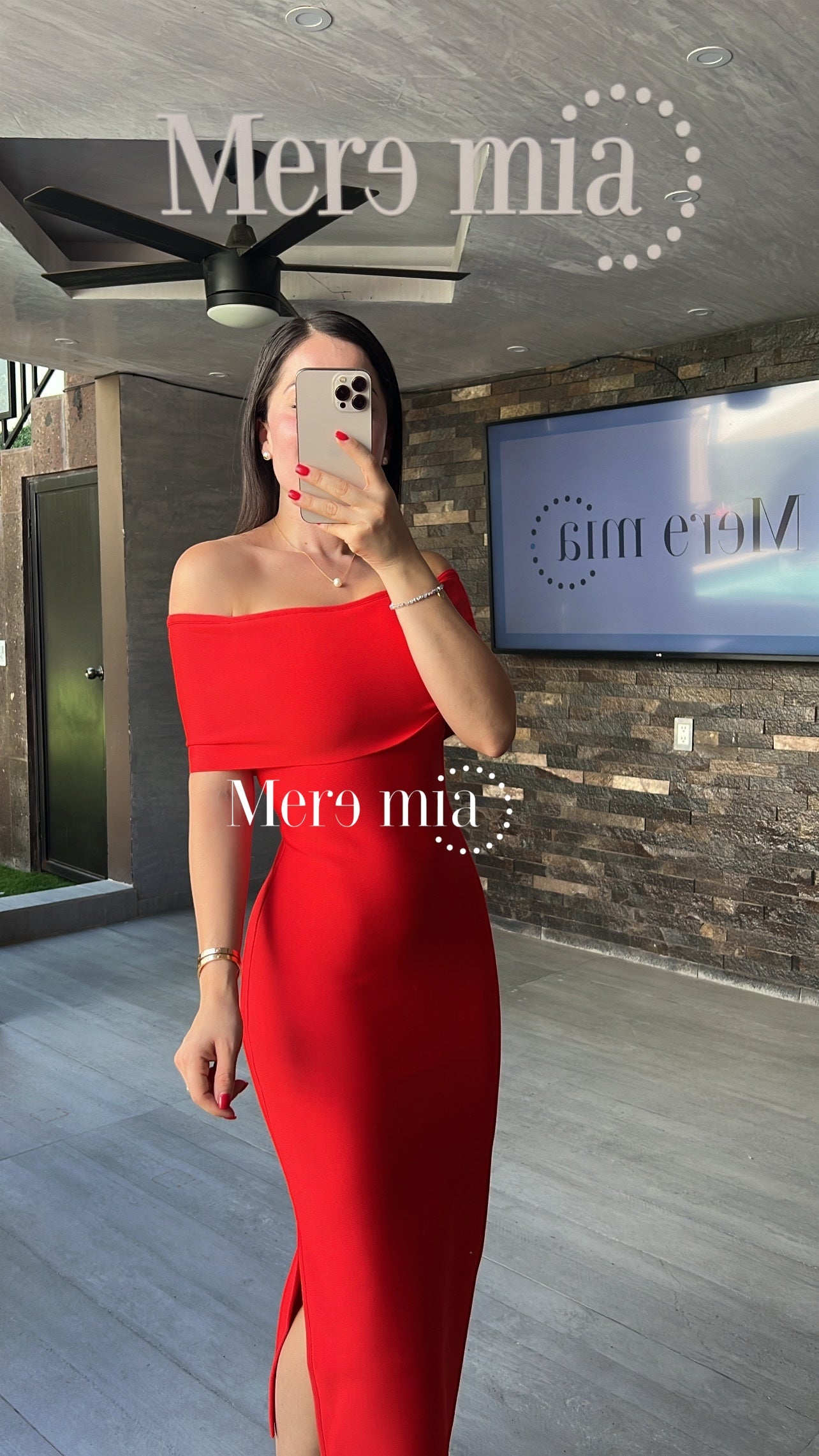 Vestido rojo hombros olan