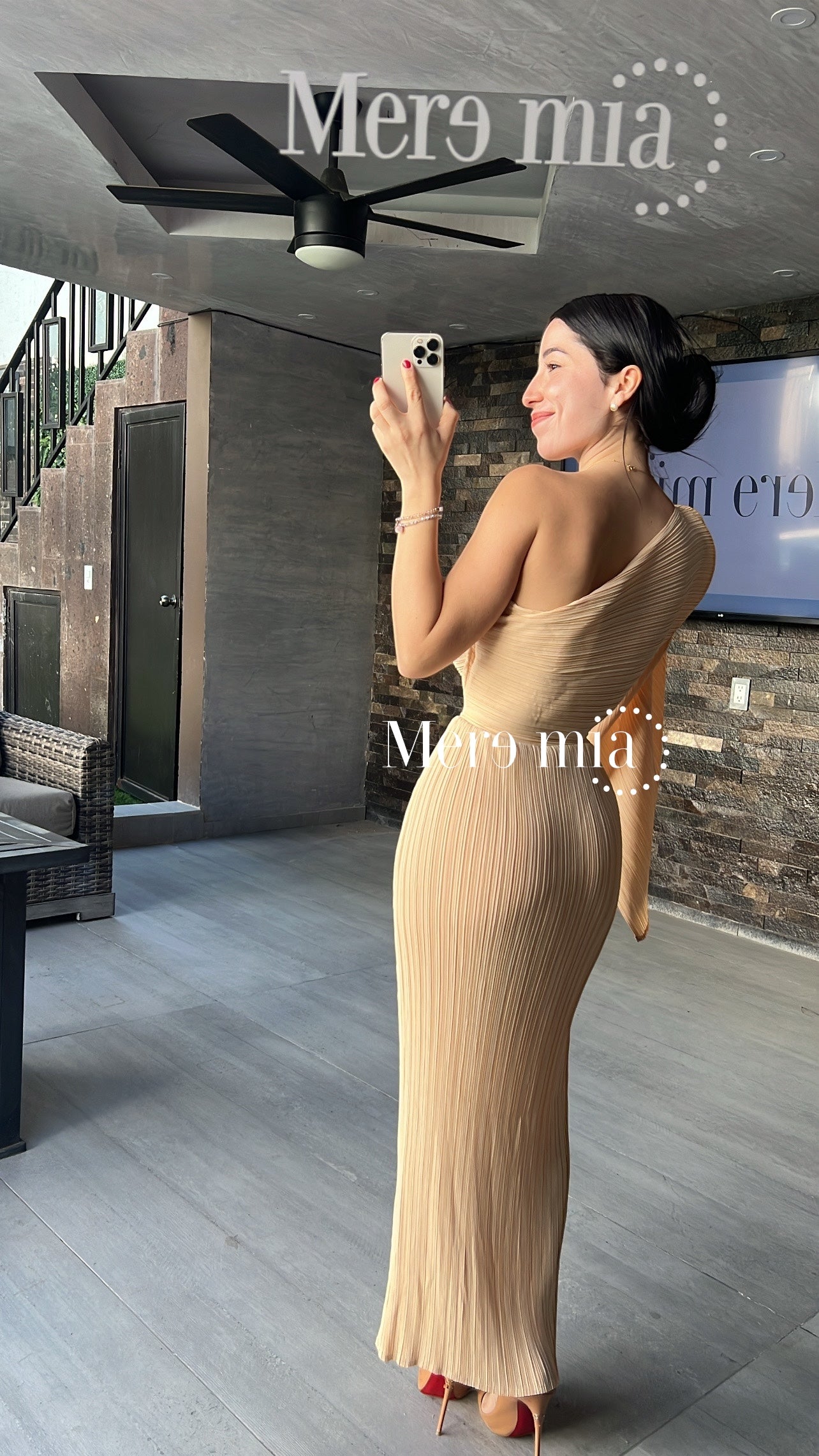 Vestido nude plisado esc