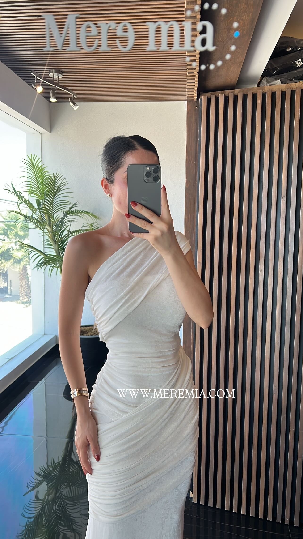 Vestido blanco plisado hombro