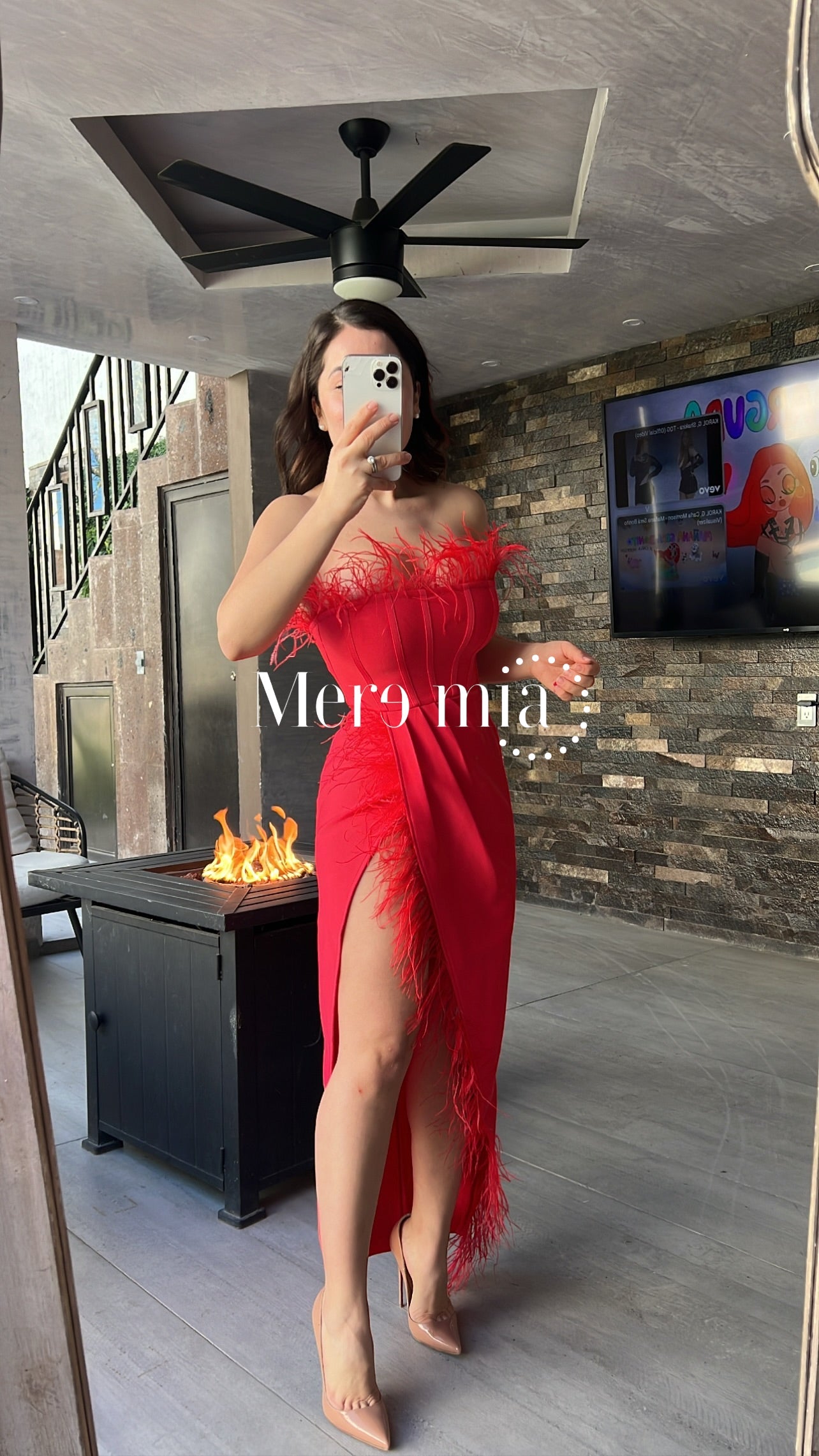 Vestido rojo claro plumas