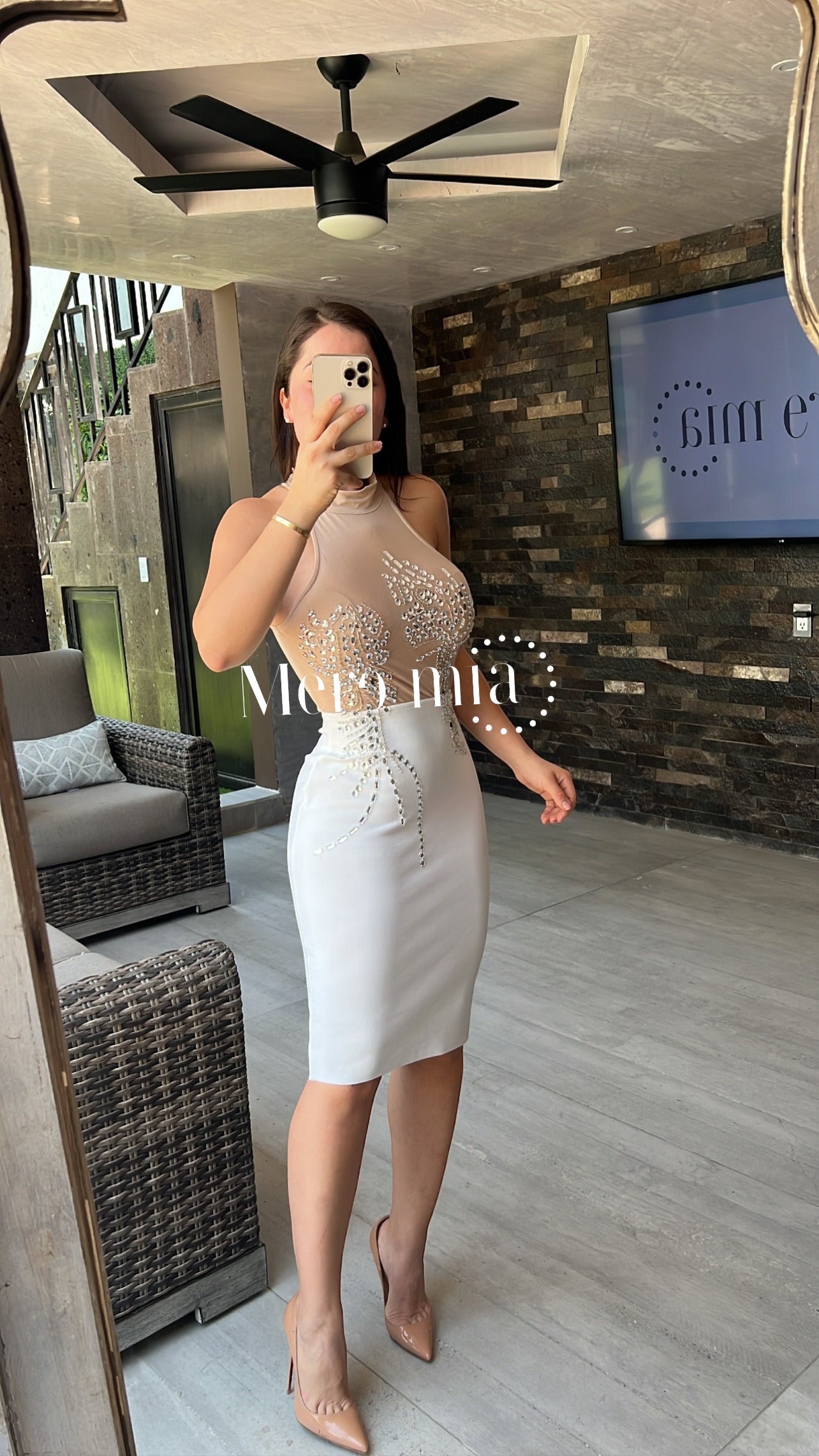 Vestido blanco con aplicaciones