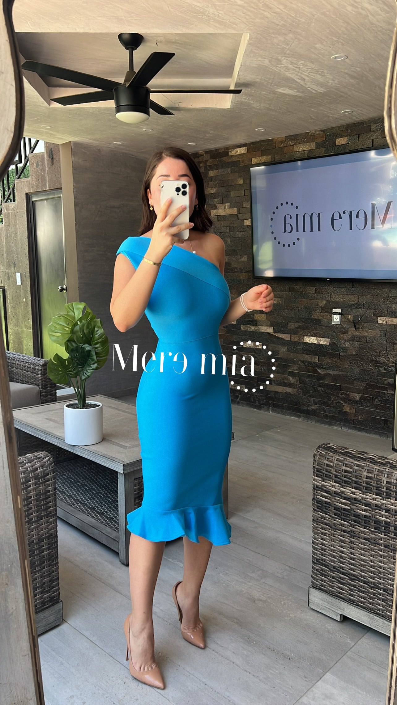 Vestido azul hombro