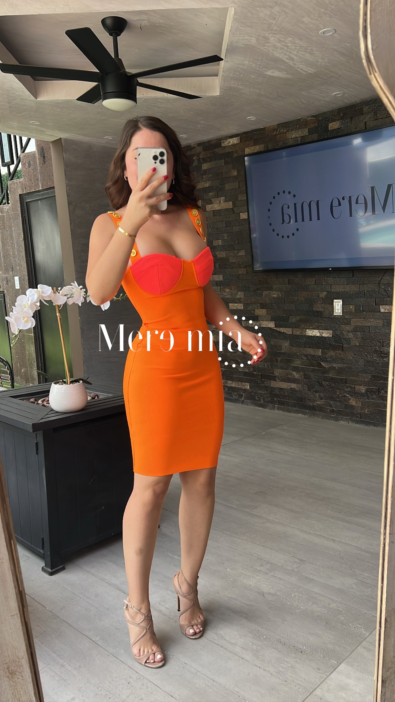 Vestido naranja copas rosa