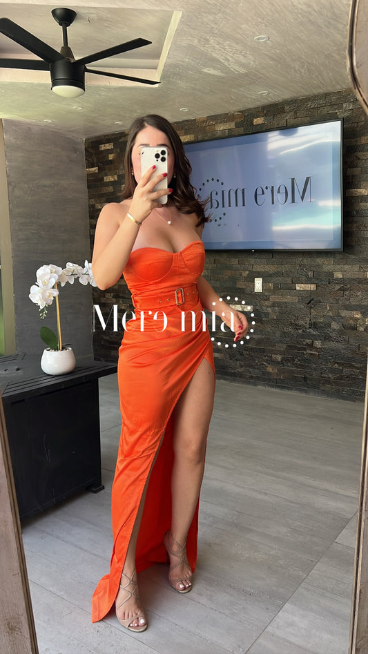 Vestido naranja strapless