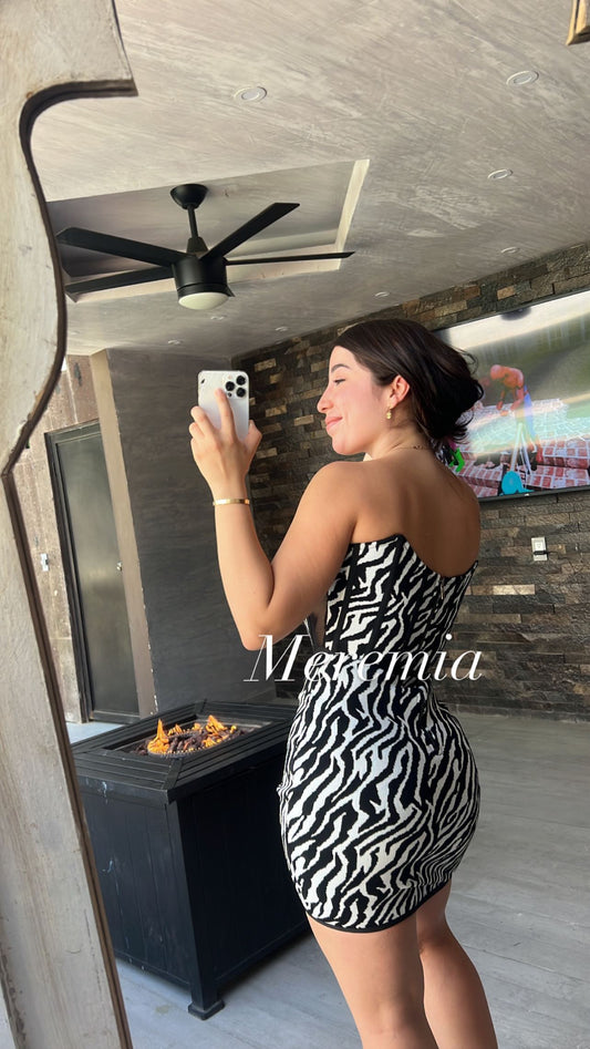 Vestido negro zebra strapless