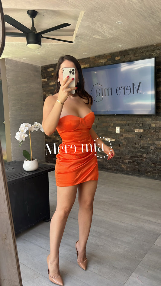 Vestido naranja strapless saten