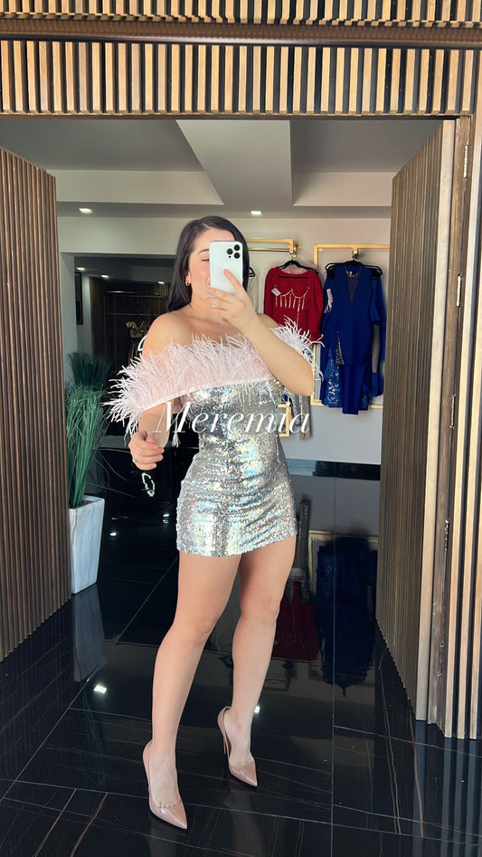 Vestido lentejuela con plumas