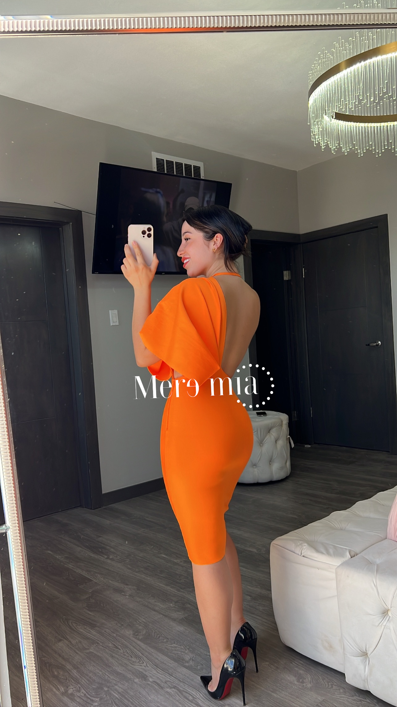 Vestido naranja con una manga