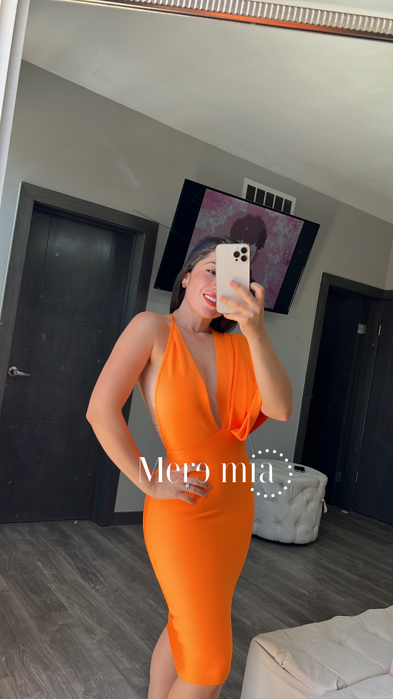 Vestido naranja con una manga