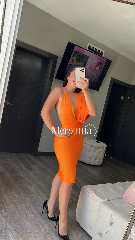 Vestido naranja con una manga