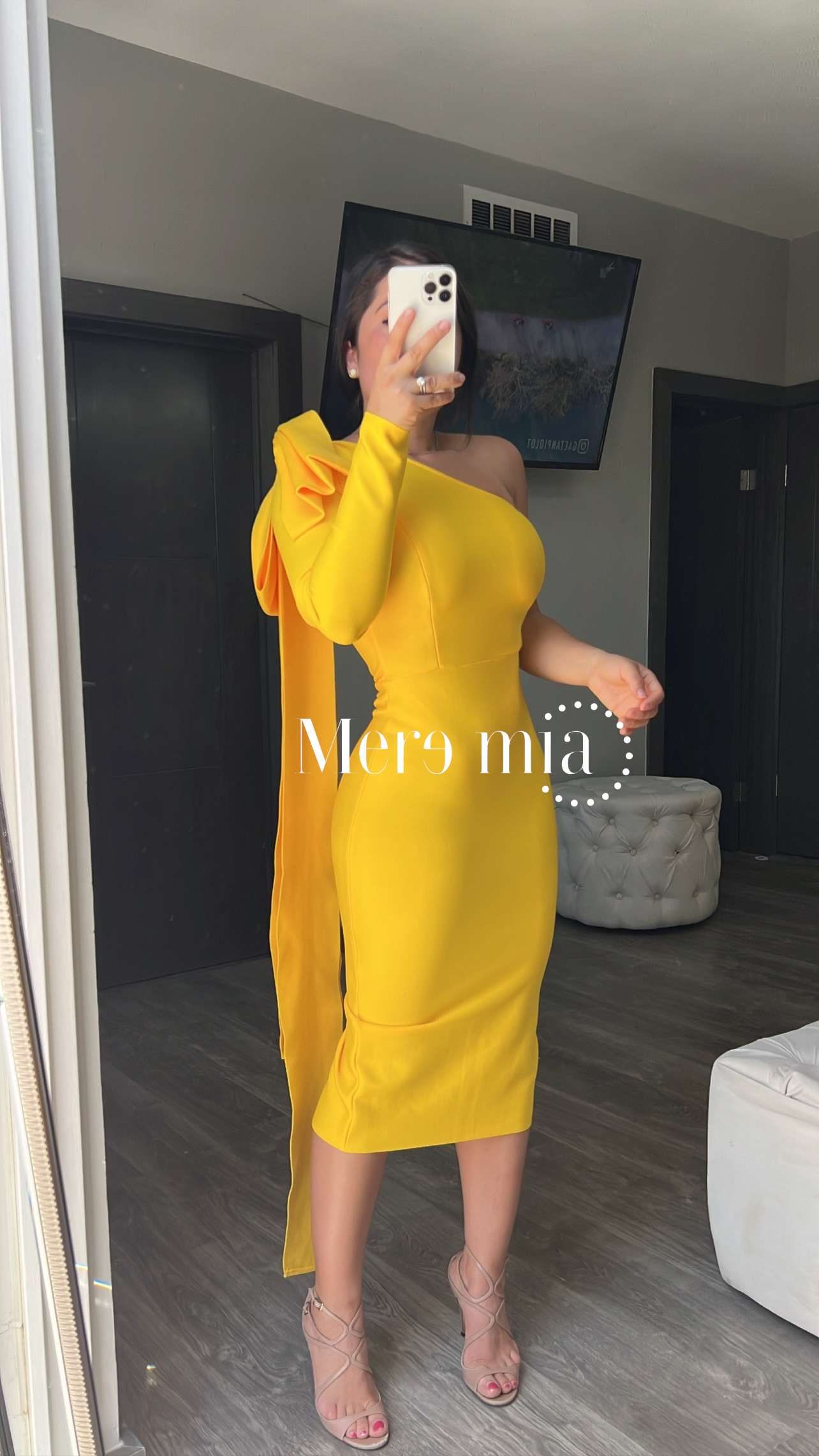 Vestido hombro de moño amarillo