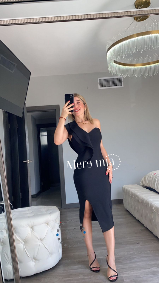 Vestido negro hombro