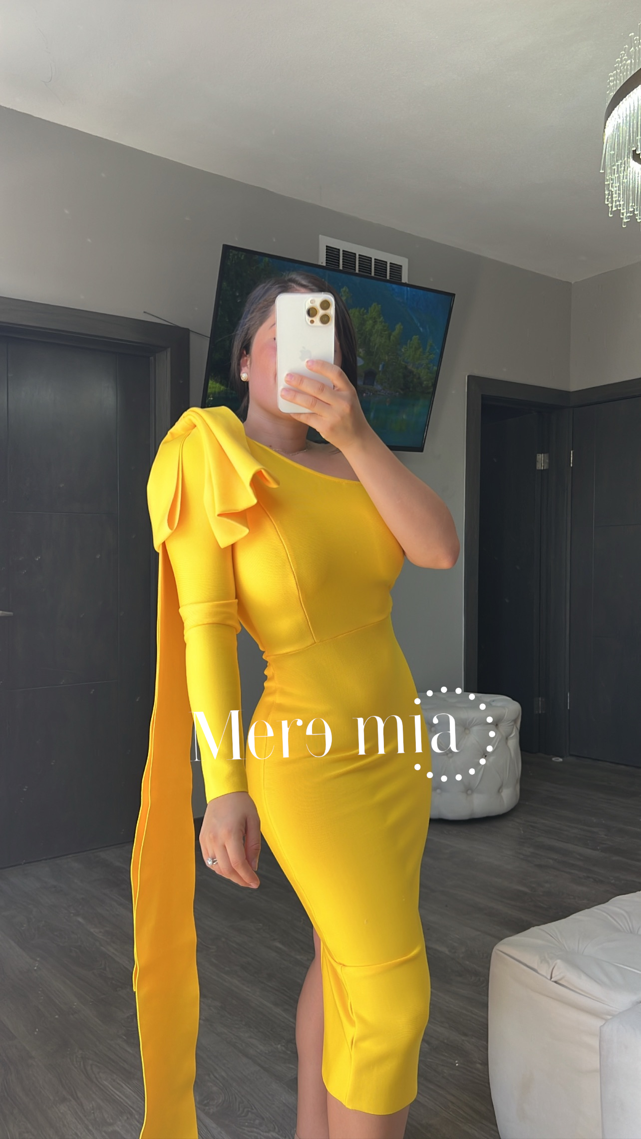 Vestido hombro de moño amarillo