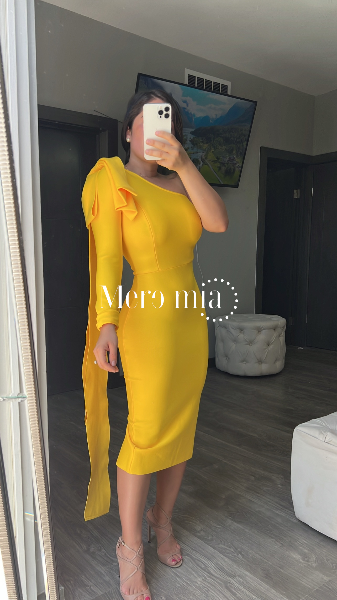 Vestido hombro de moño amarillo