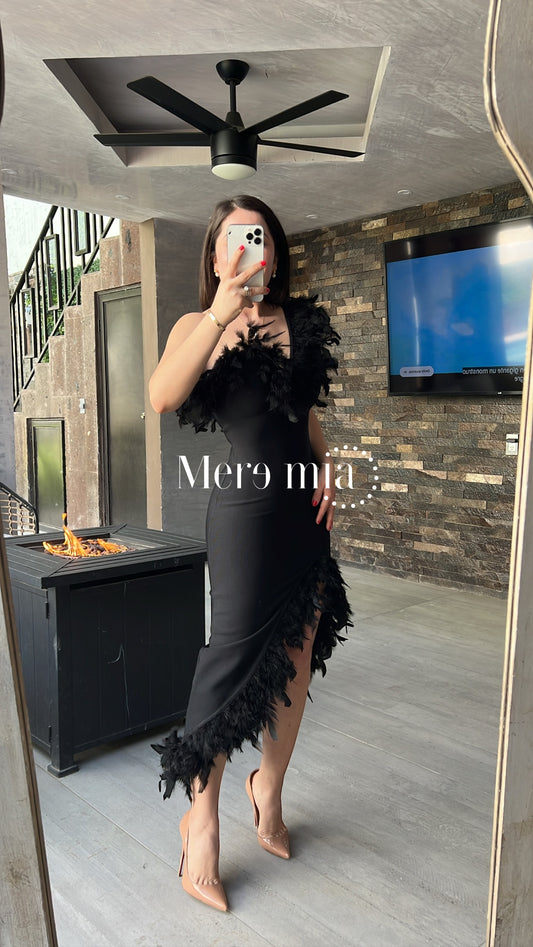 Vestido plumas negro