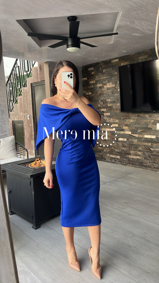 Vestido azul rey de moño